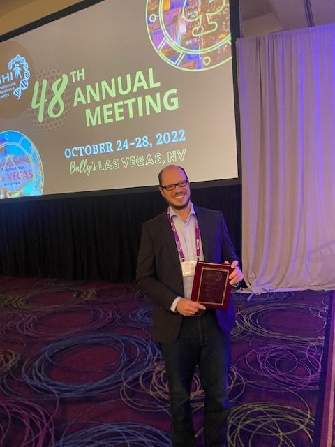 Matthias Niemann receiving the ASHI Scholar Award in Las Vegas. (Photo M. Niemann)